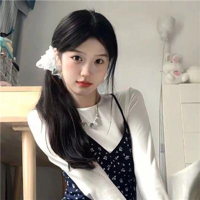 骑自行车的女人